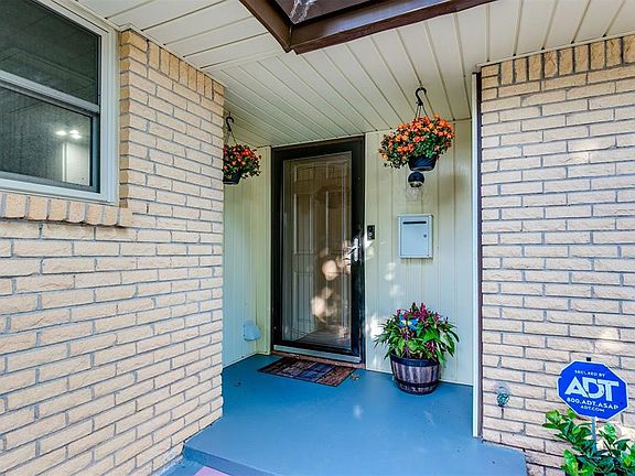 3rd image of 3112 Oakbrook Dr