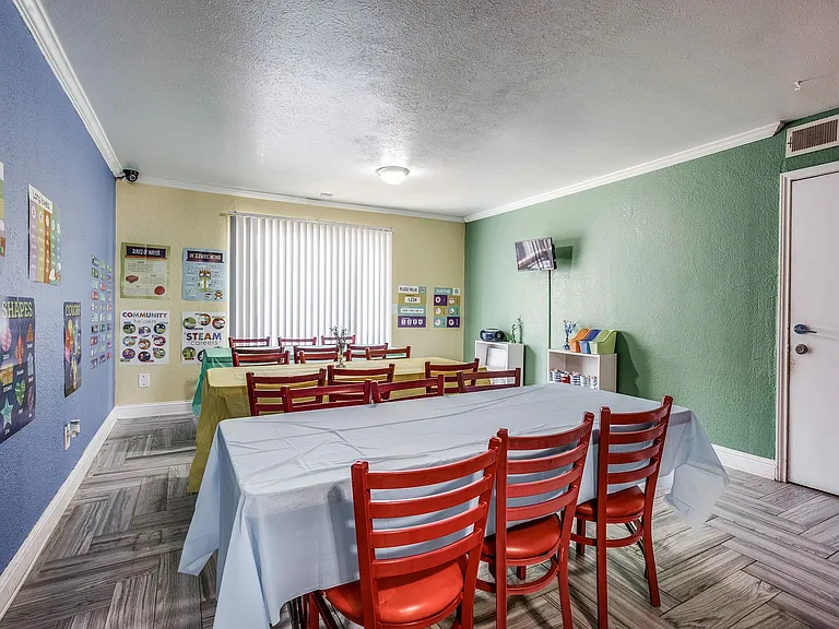808 E Sanford St — Photo 11