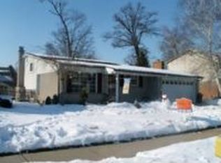21442 Danbury St, Woodhaven, MI 48183