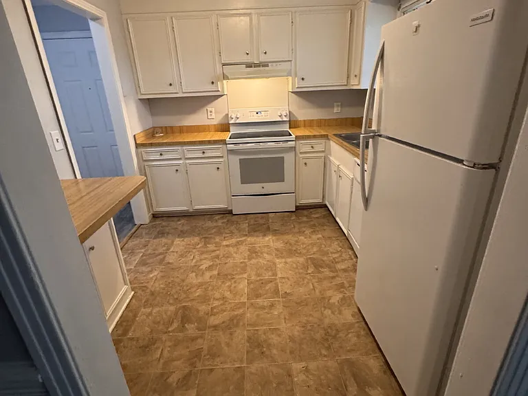 41 Northtown Dr #B — Photo 8
