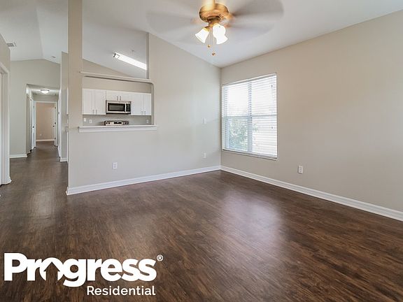 4th image of 9779 Hollyhill Dr