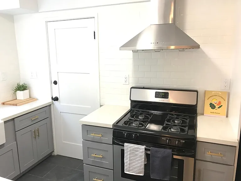 1257 S Cloverdale Ave — Photo 3