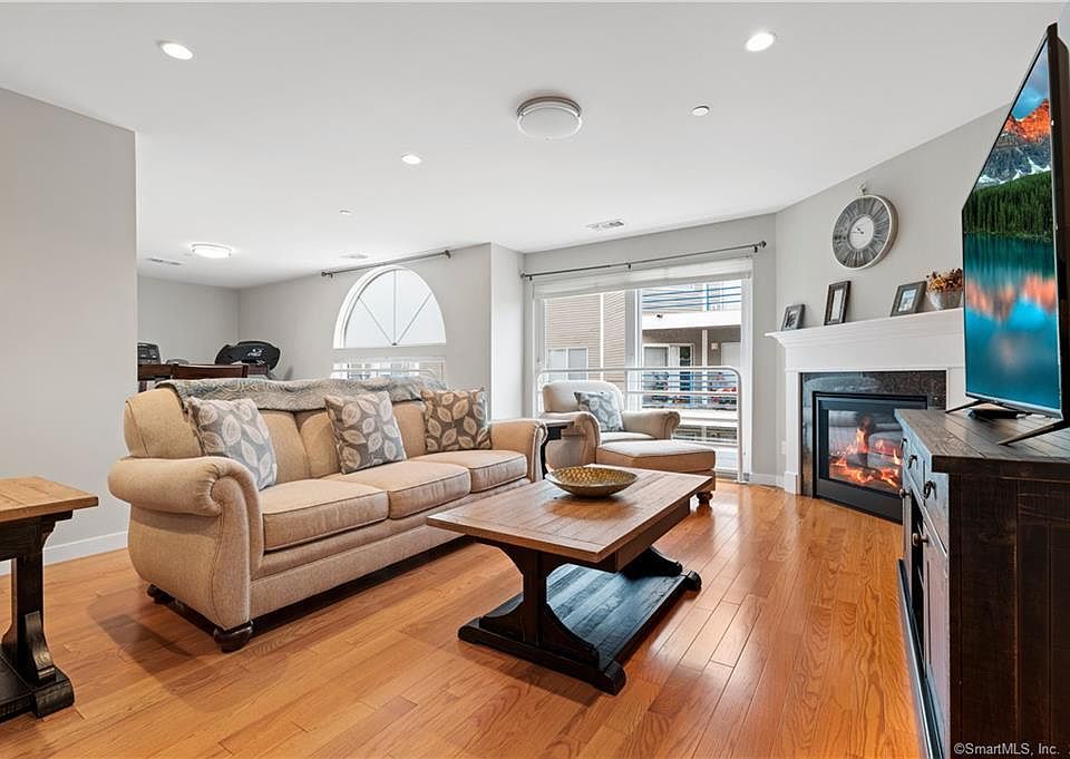 1st image of 129 Harbour Close #129-C