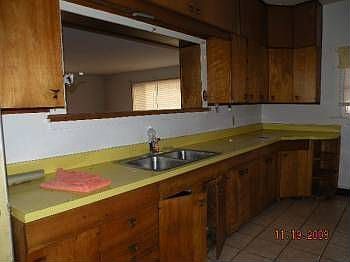 2nd image of 2027 L Ellenburg St