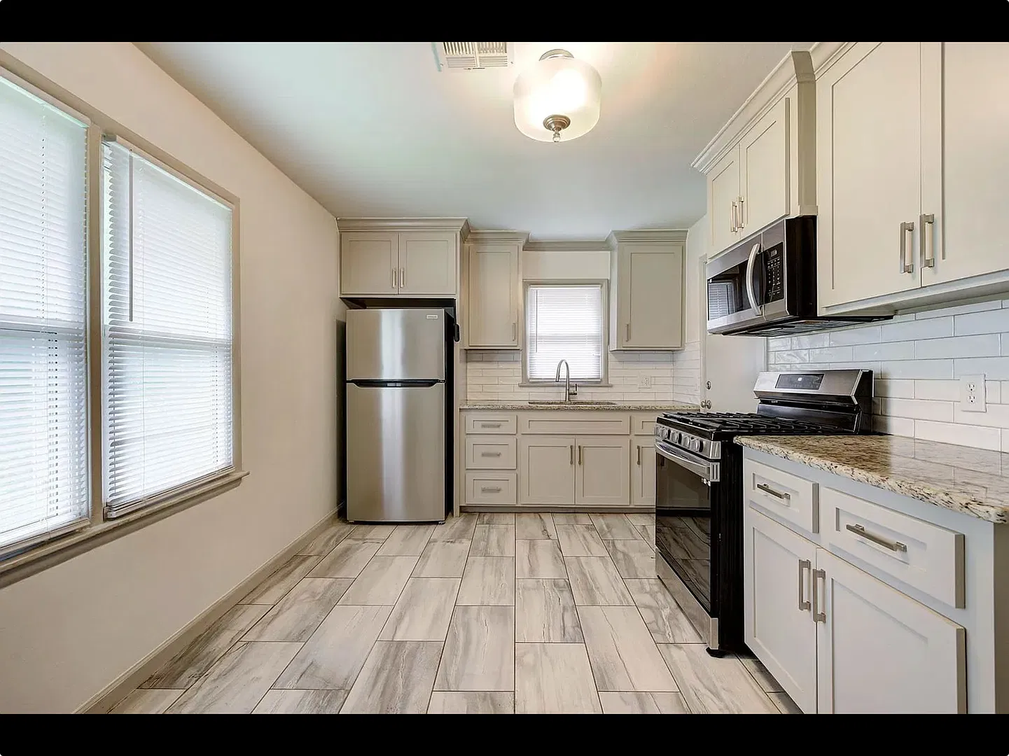 625 E Hill — Photo 2