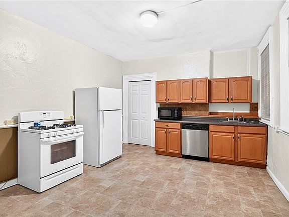5th image of 2719 Larkins Way