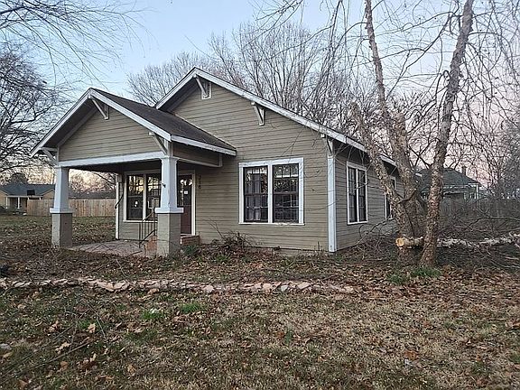 2nd image of 216 N Cypress St