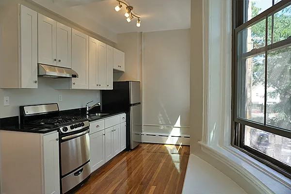 2 bed, 461 sqft, $2,950 — Photo 3