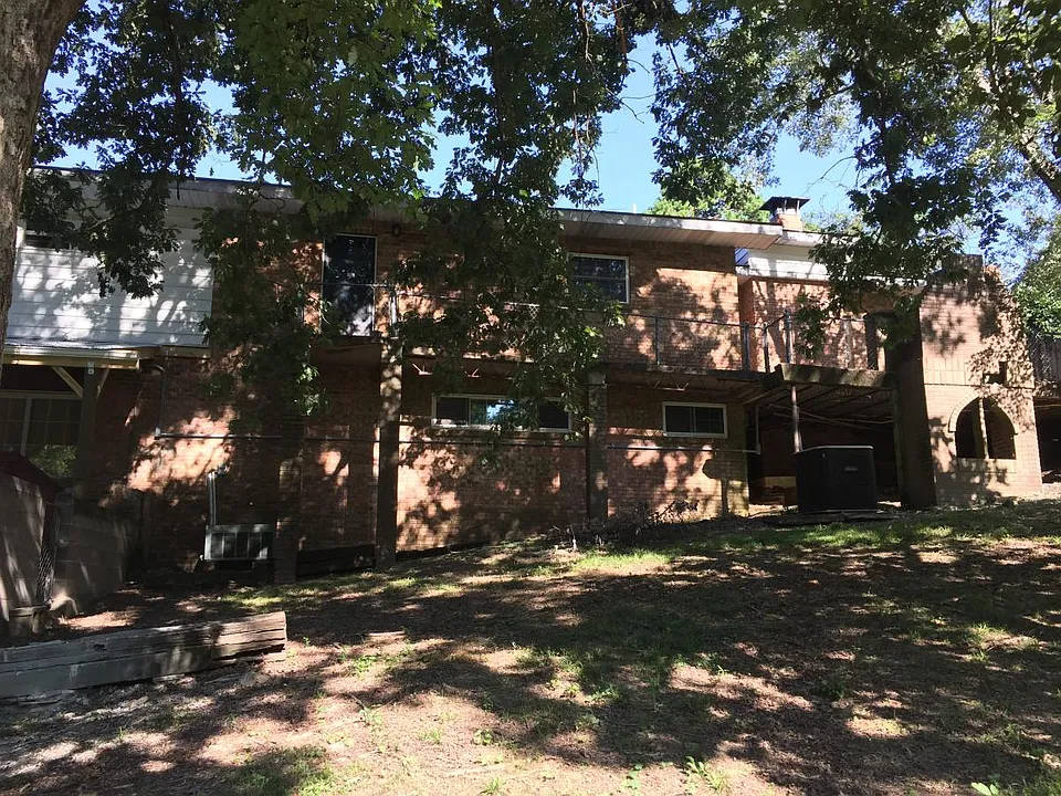 169 Gladys Fair St