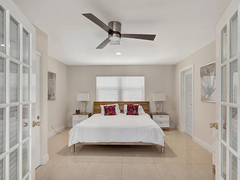 537 E Causeway Blvd — Photo 9