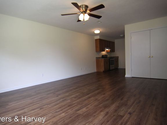 2nd image of 910 Martin St APT 3
