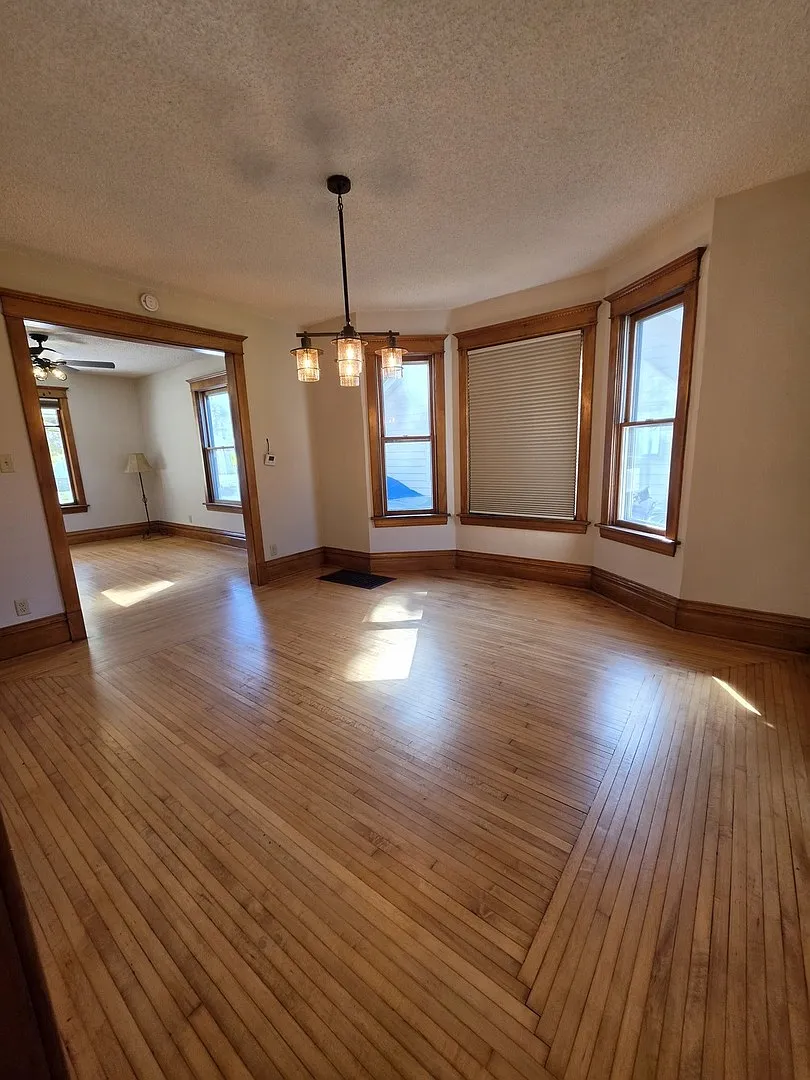 3 bed, 1759 sqft, $2,500 — Photo 4