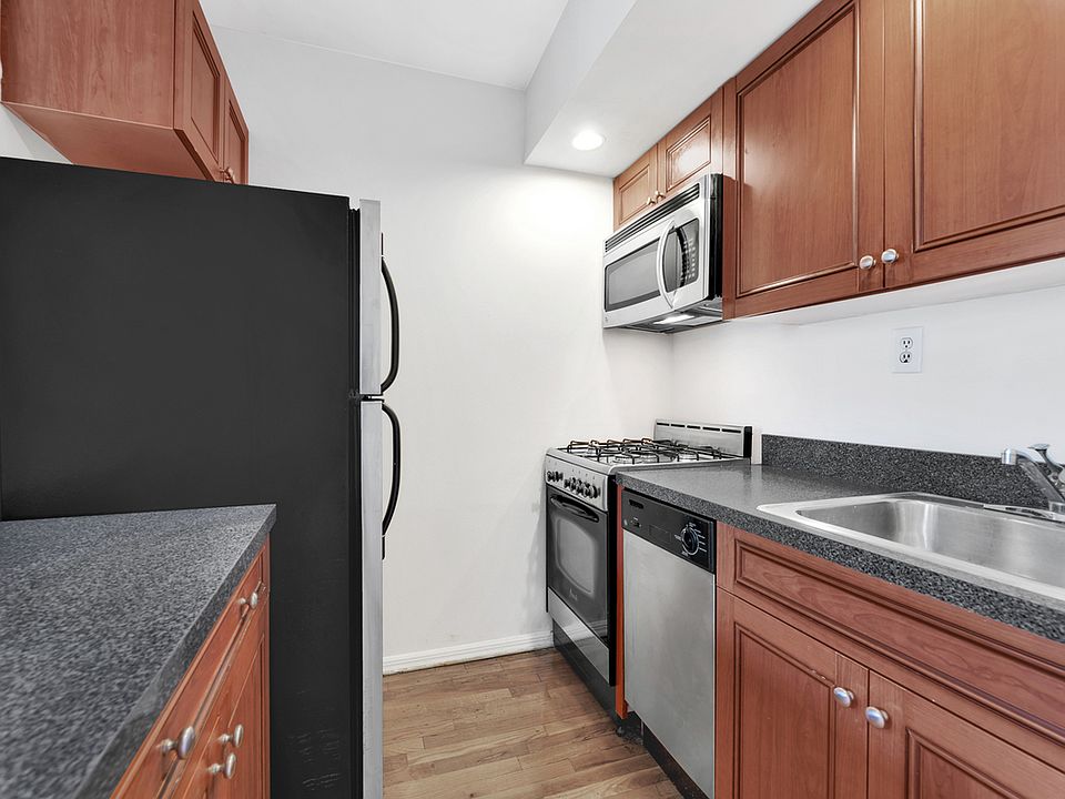 1st image of 426 W 49th St APT 4A