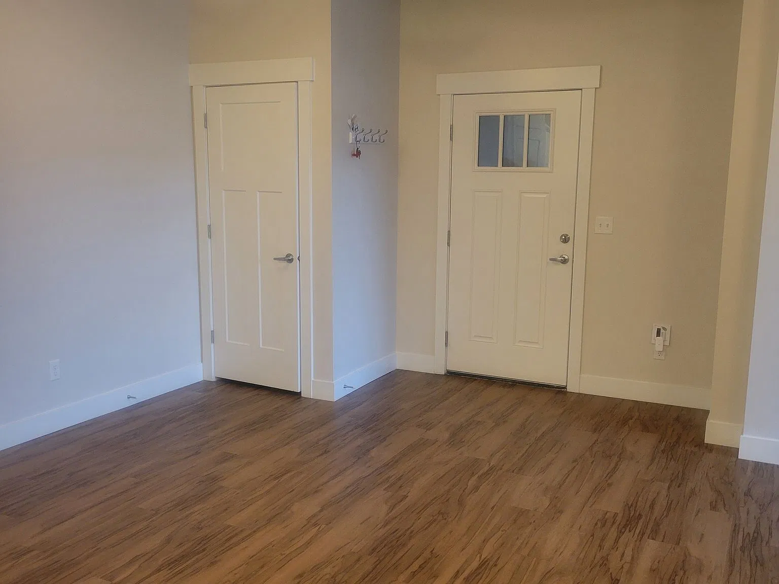 Spacious 3-Bed, 2-Bath Condo — Photo 2