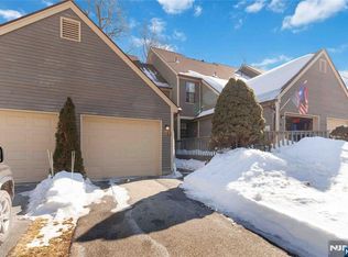 16D Quincy Ln, West Milford, NJ 07480