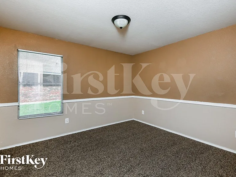 1317 Castle Ridge Rd — Photo 12