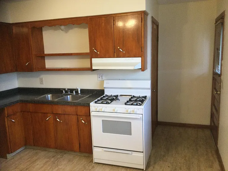 110 N Crater Ave — Photo 7