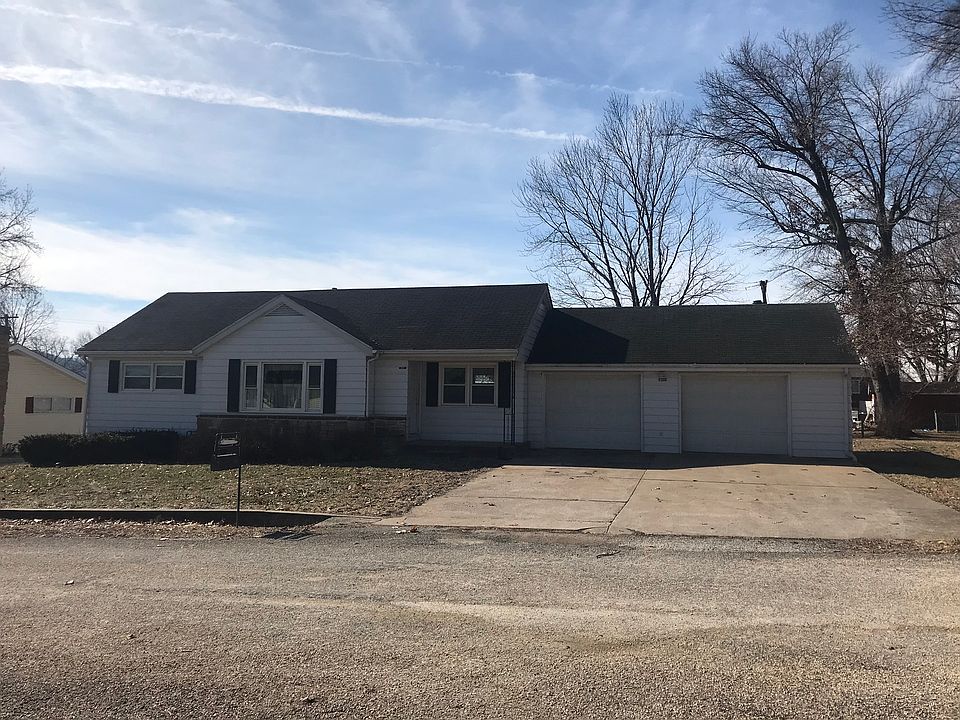 Oversized 2 car garage