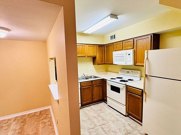 2nd image of 2536 Illinois Ave APT E