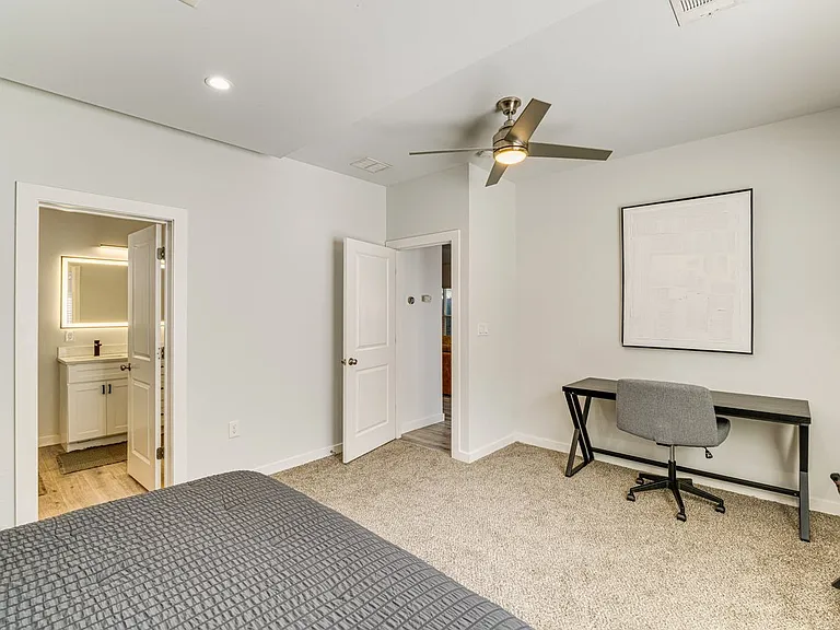414 Avenue E — Photo 17