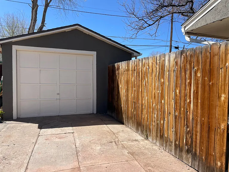 2533 Ontario St — Photo 3