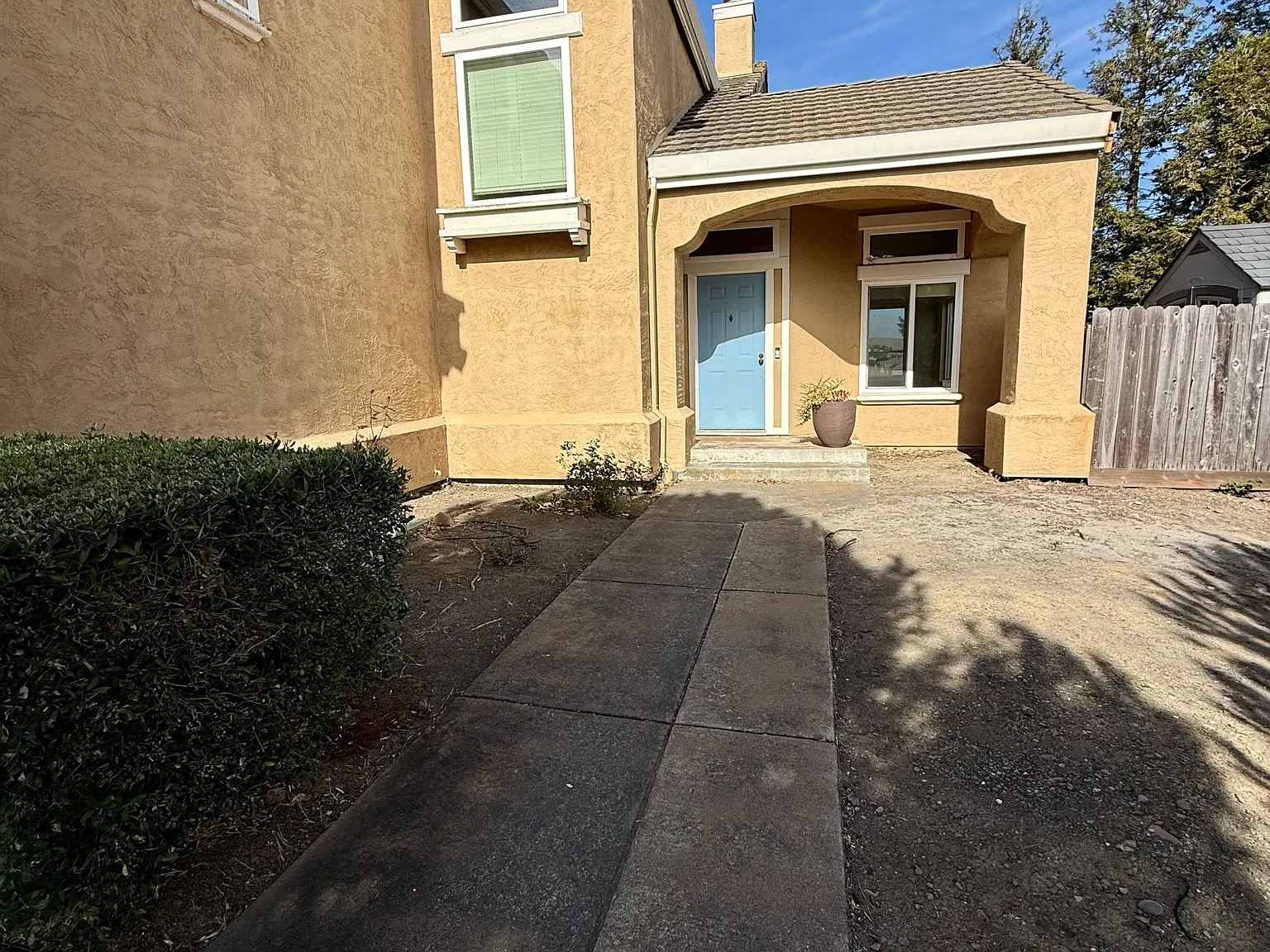 4 bed, 2099 sqft, $3,900 — Photo 4