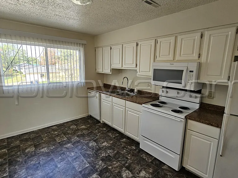 20 N 10th Ave #16 — Photo 3