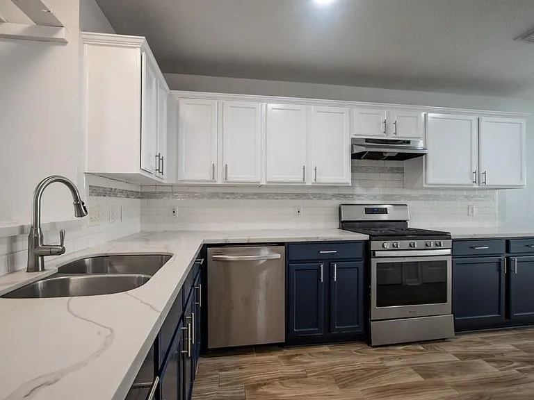 1422 Ruthven St — Photo 9