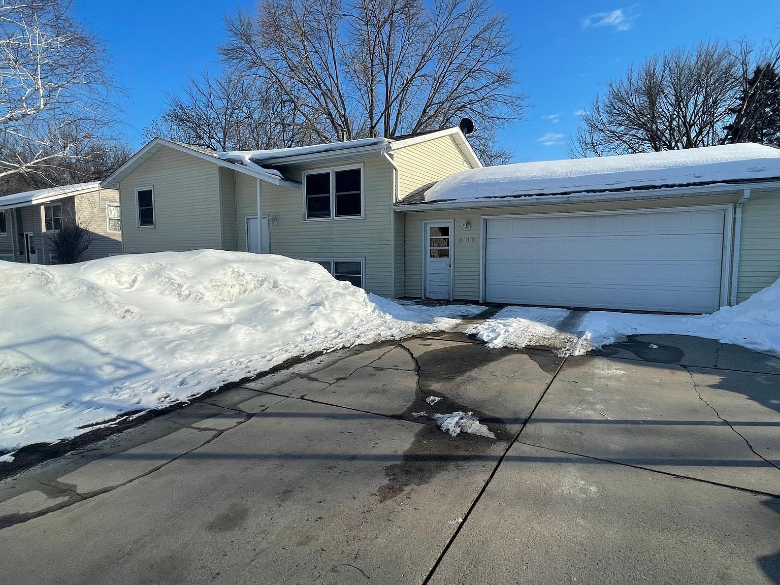 605 9th Ave NW, Waseca, MN 56093 | Zillow