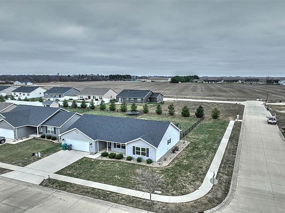 3rd image of 645 Pearl Ct