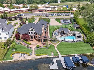 2559 N Long Lake Rd, Fenton, MI 48430