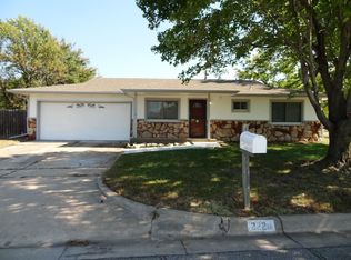 2220 N Edgemoor St, Wichita, KS 67220