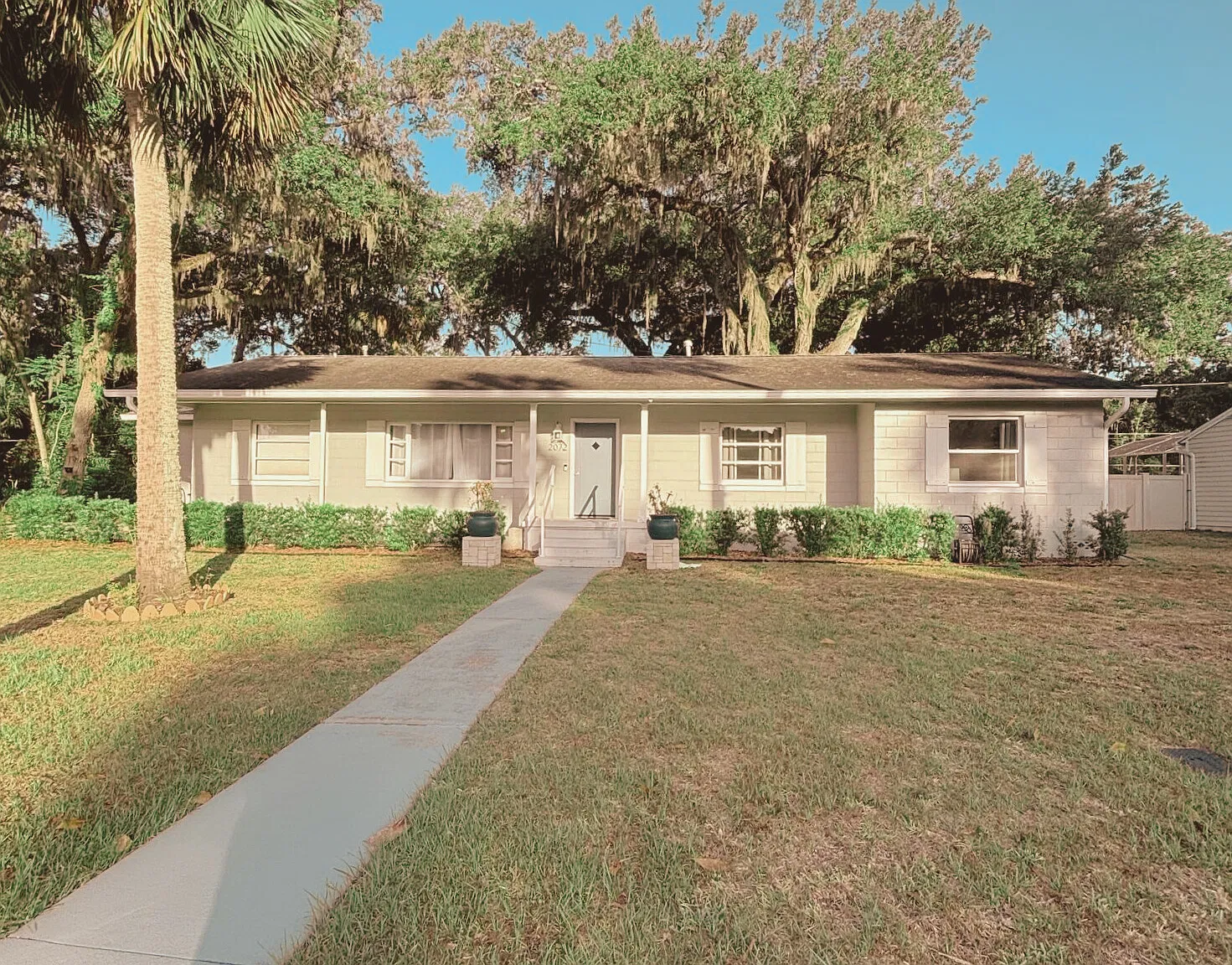 2072 Grandview Ave S — Photo 2