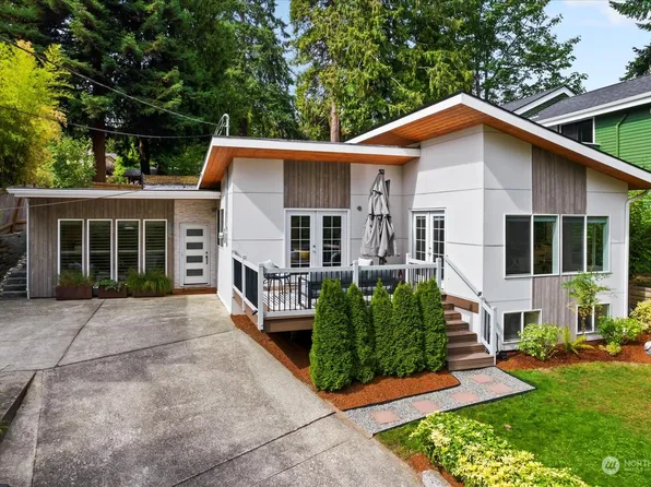 9719 19th Avenue NE, Seattle, WA 98115