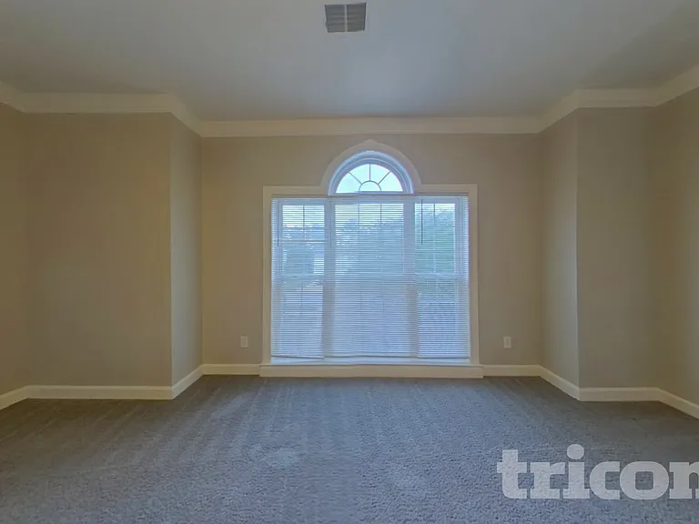 201 Clearmeadow Dr — Photo 7