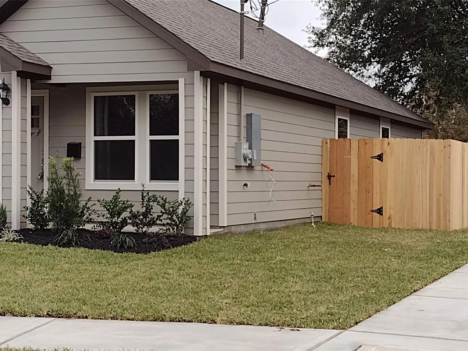 4 bed, 2.0 bath, 1252 sqft, $1,950 — Photo 1