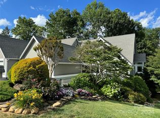 138 Overlook Dr, Flat Rock, NC 28731