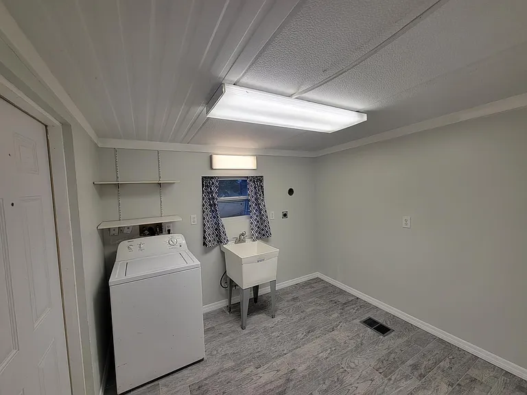 Very Large Laundry Room: with large sink and Washer/Dryer hookup.