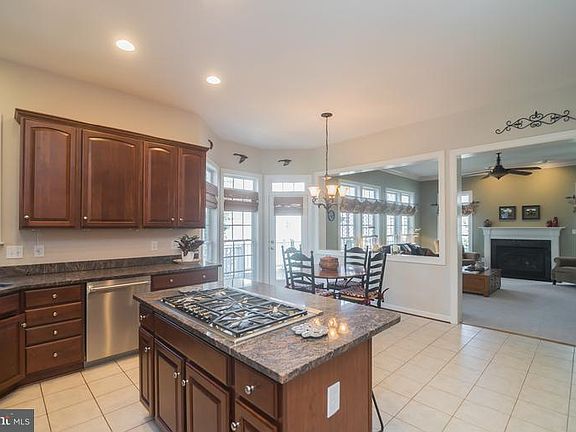 5th image of 403 Summer Garden Way