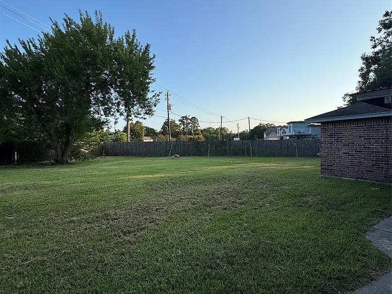 16510 Oxnard Ln — Photo 37