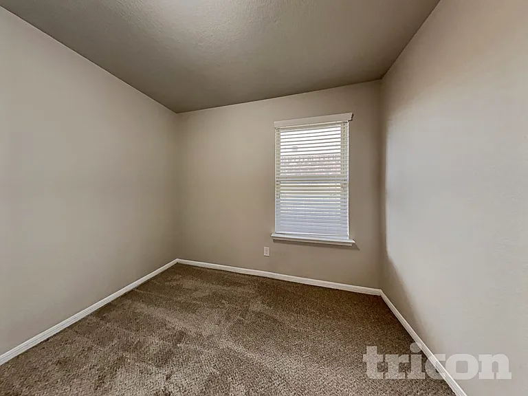 423 Ashley Falls Ln — Photo 10