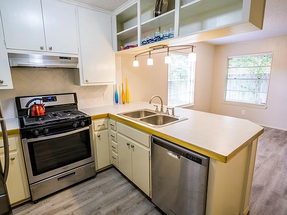 Recent counter tops and tile backsplash - Sept 2019.