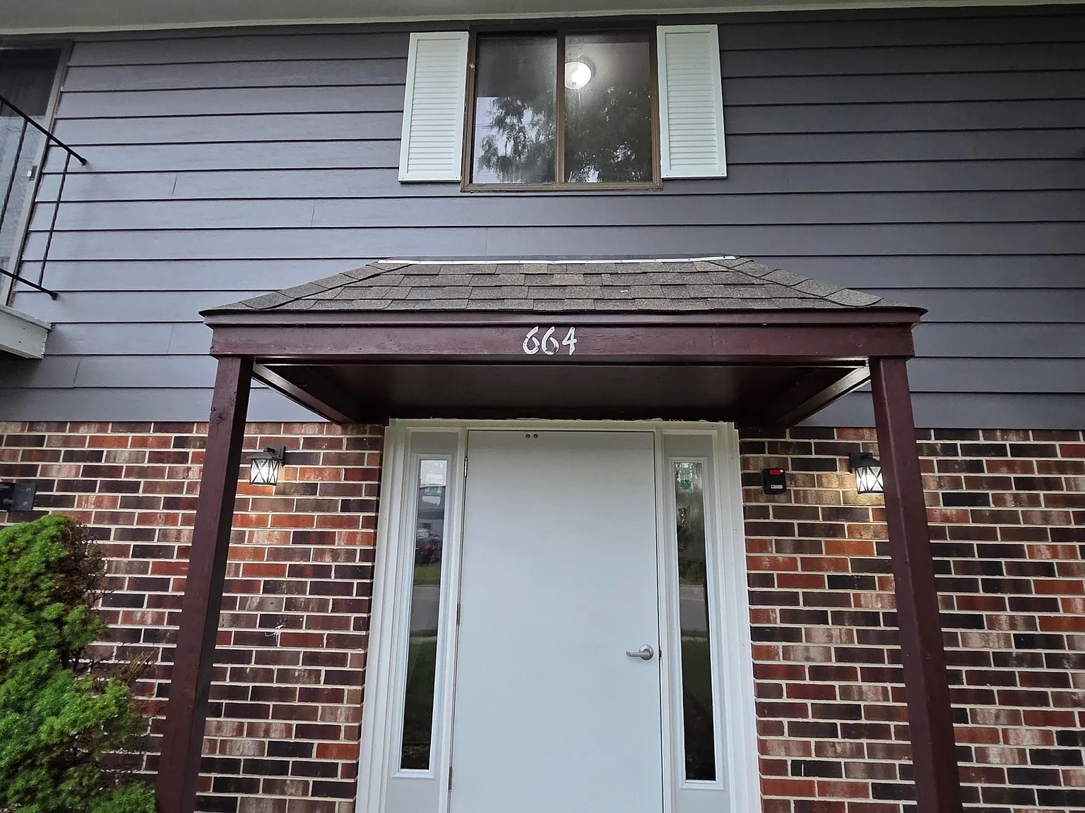 664 W State St — Photo 2