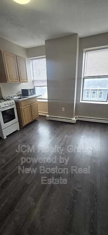 Studio, 1.0 bath, 200 sqft, $1,100 — Photo 2