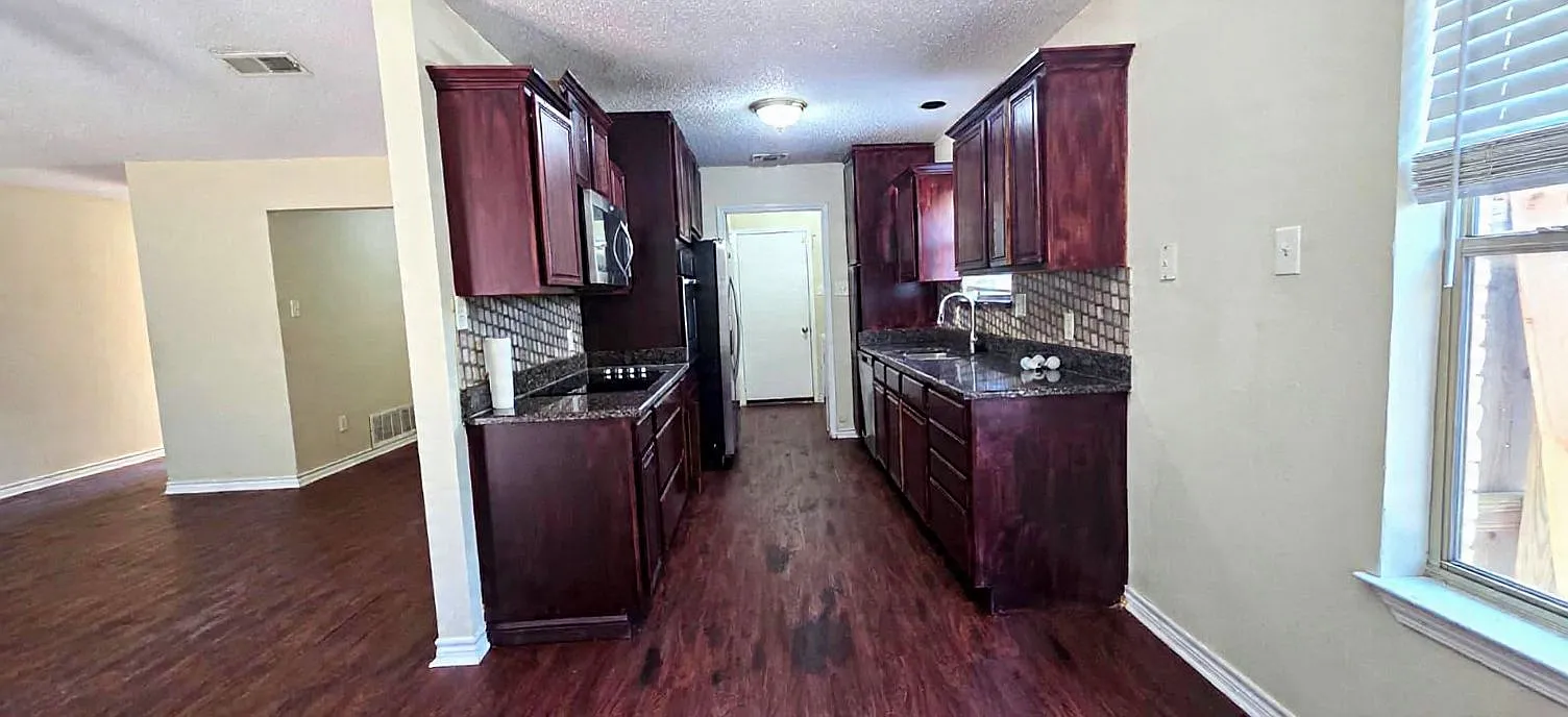 3 bed, 1507 sqft, $2,200 — Photo 4