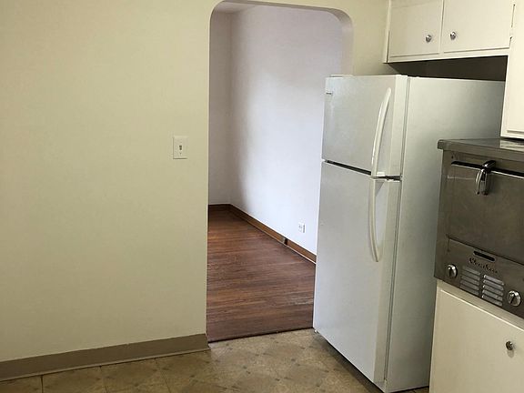 4th image of 5109 Washington St #4