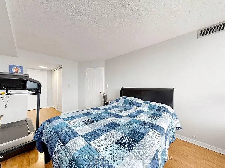 400 McLevin Ave #1410 — Photo 30
