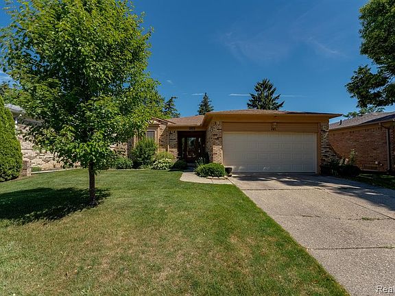 2nd image of 461 Sandehurst Dr
