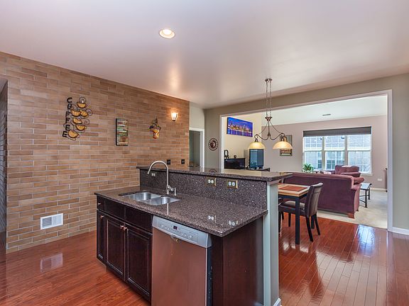 5th image of 1042 Broadmoor Dr
