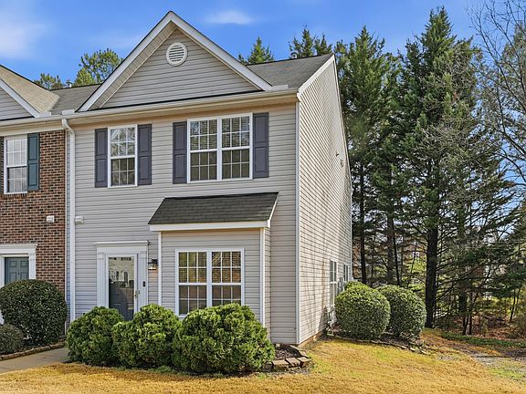 2nd image of 31 Edgebrook Cir